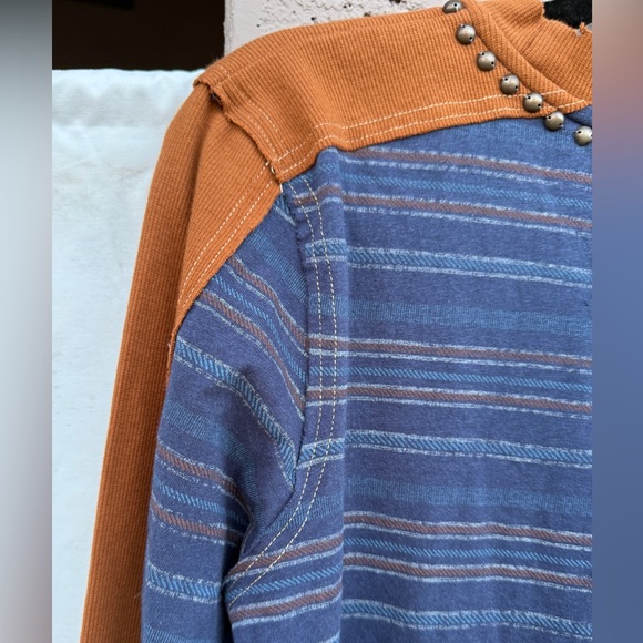 Double D Ranch - Embroidered detail Western Graphic Long Sleeve Shirt - Size M - Picture 16 of 16